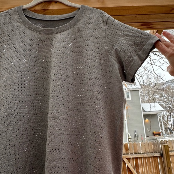 Lululemon Breeze By Squad Gray Short Sleeve Shirt 12 - Picture 5 of 16